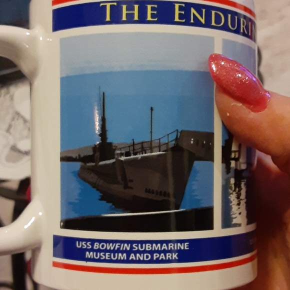 Beautiful official Pearl Harbor mug - Picture 5 of 6
